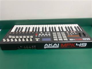 Akai Professional MPK49 49-Key USB MIDI Performance Keyboard Controller